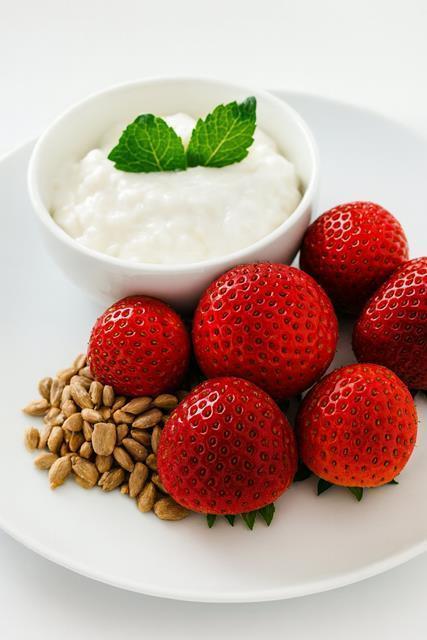 Cottage cheese, Sunflower Seeds and Strawberries