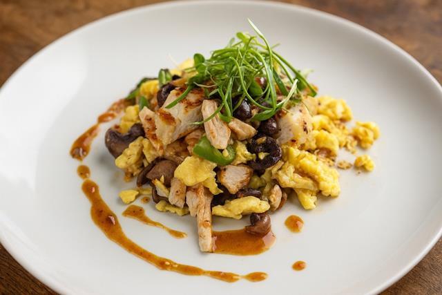 Salsa Verde Chicken Scramble